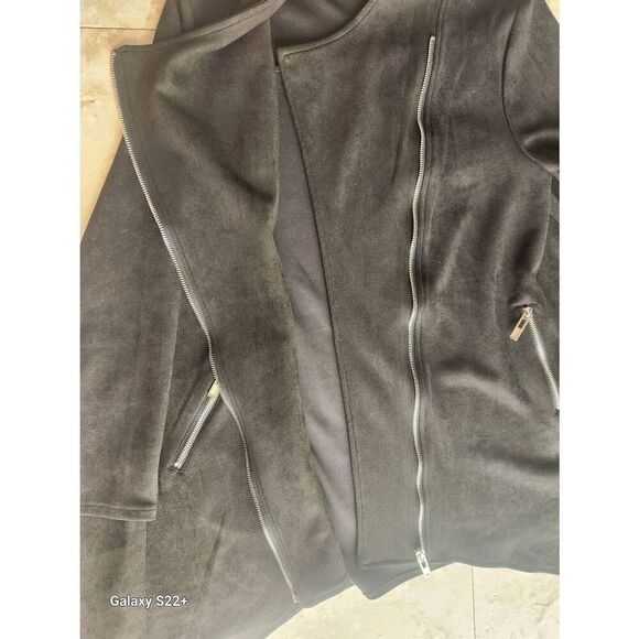 O27 Radzoli unique black faux suede zip-up poncho with asymmetric sharkbite hem - Picture 12 of 15